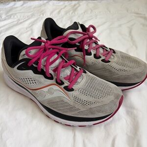 Saucony Ride 14 Women’s Size 9.5 Gray Pink Running Shoes Athletic Sneakers